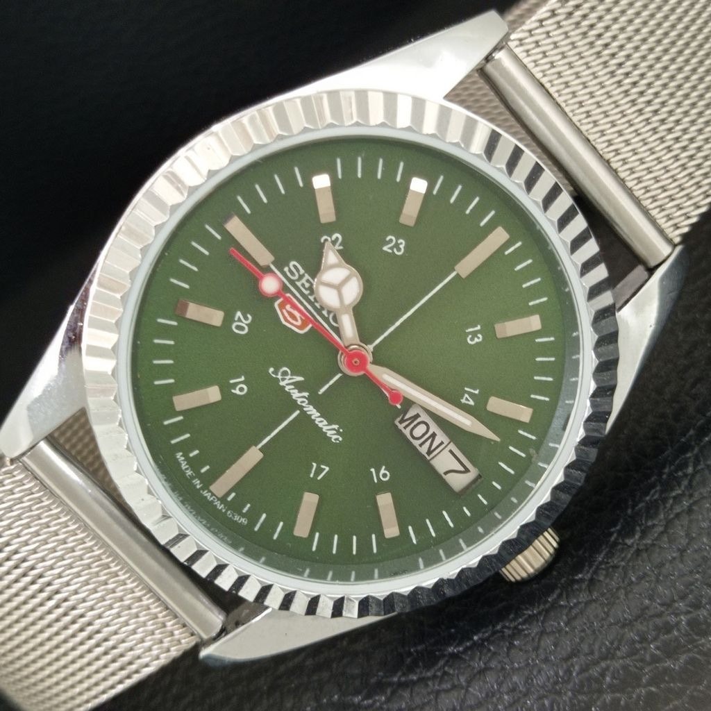 Vintage 1978 Seiko Automatic Mens Silver Watch WDaydate  Red Accents